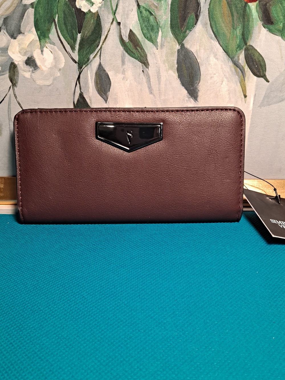 Simply Vera Vera Wang Vivian Wine Snap Bifold Vegan Leather Sleek Compact Wallet